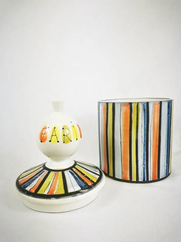 Illustration numéro 3 du produit Pot En Céramique ''farine'' Signé Roger Capron Vallauris