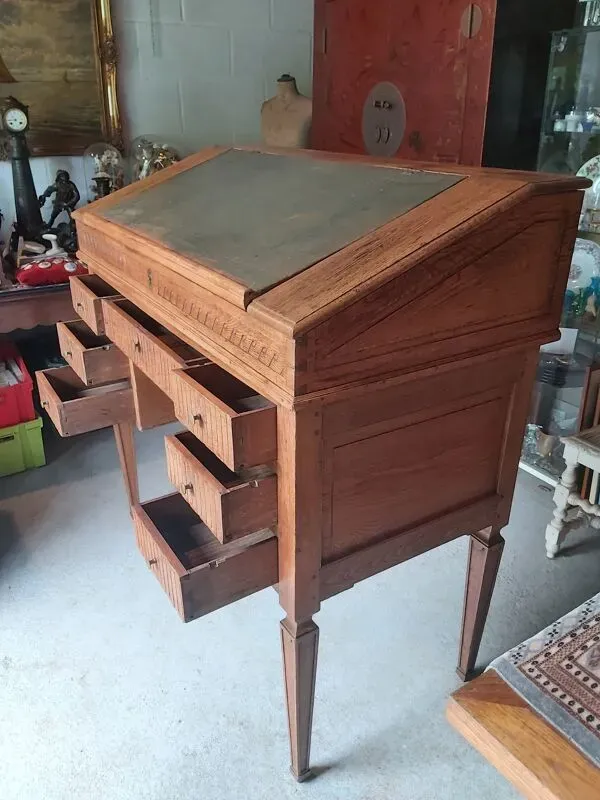 Illustration numéro 3 du produit Bureau, meuble de métier