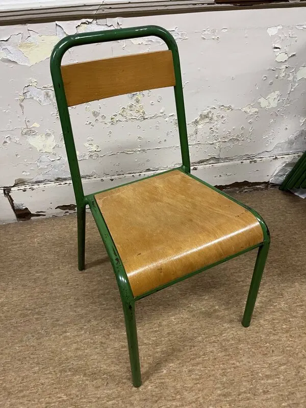 Illustration numéro 3 du produit Chaise d'adulte stella d'école en tube et bois