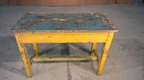 Illustration numéro 3 du produit Ancien pupitre d’écolier en teck birman