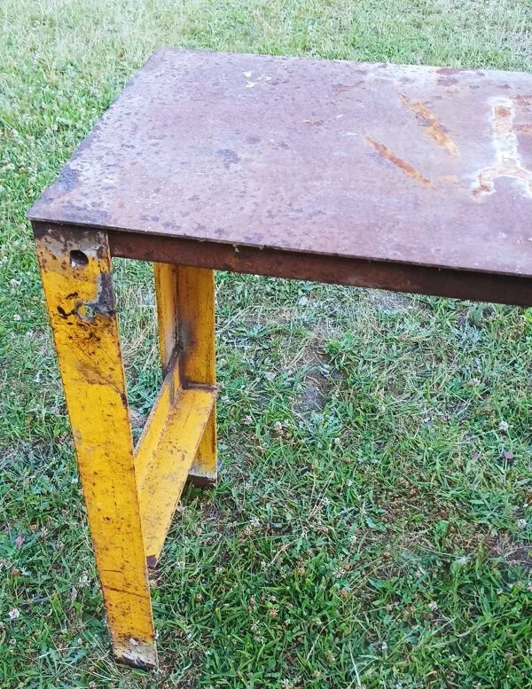 Illustration numéro 3 du produit Etabli industriel en métal