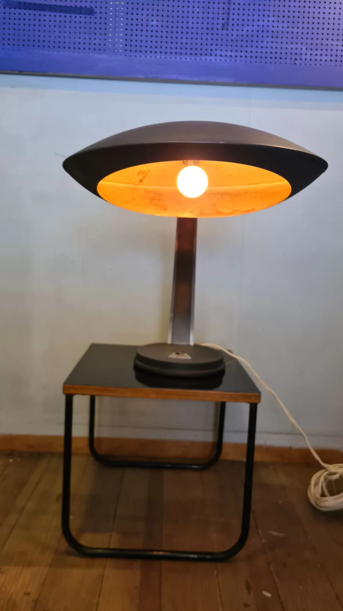 Illustration numéro 3 du produit Lampe UFO