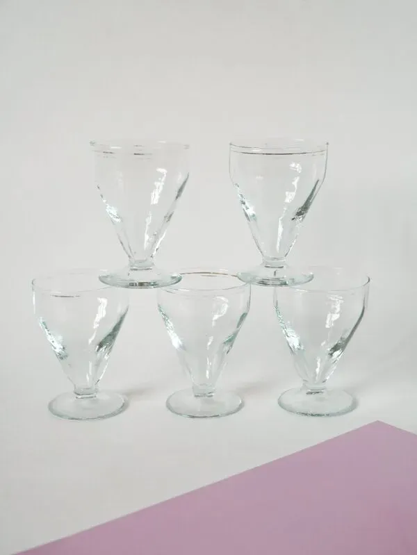 Illustration numéro 3 du produit lot de 5 verres à vin en verre soufflé début XXème