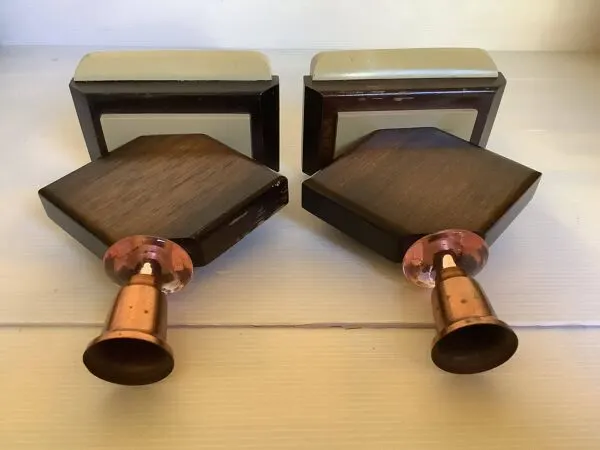 Illustration numéro 3 du produit Paire de bougeoirs géométriques en bois année 50