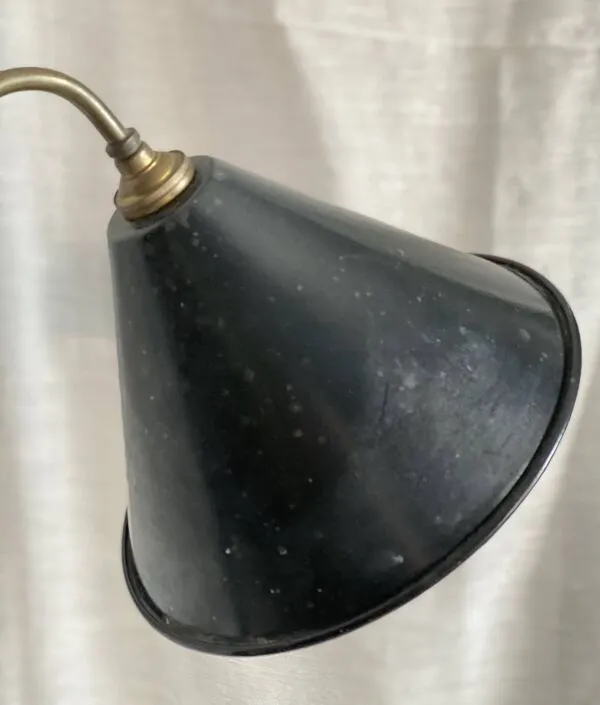 Illustration numéro 3 du produit Lampe d'atelier vintage 1950 métal peint et laiton