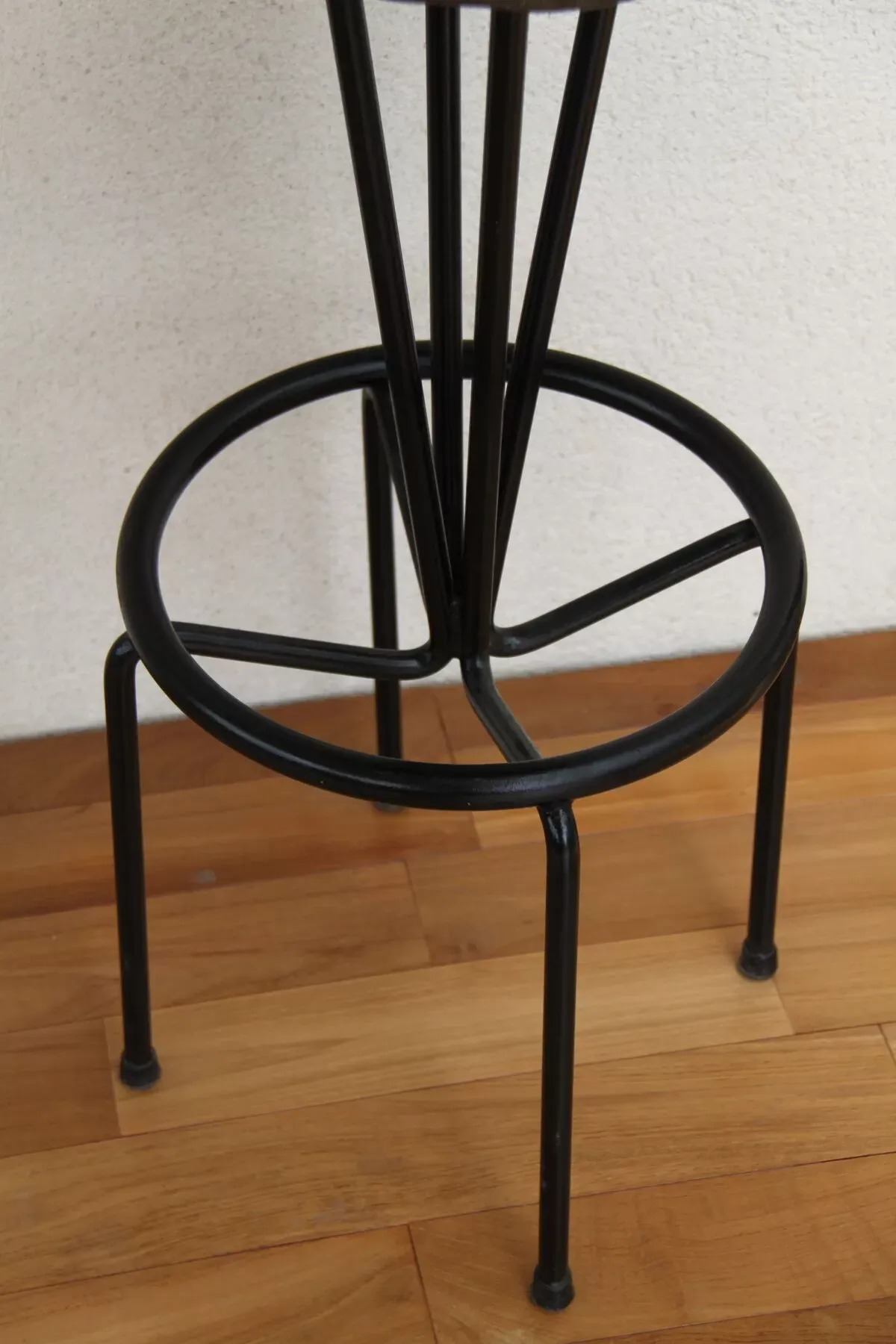 Illustration numéro 3 du produit Tabouet métal et cuir