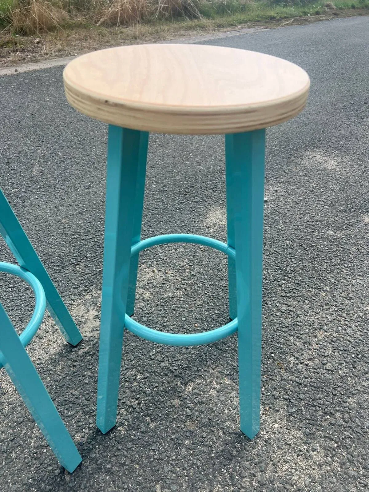 Illustration numéro 3 du produit Paire de tabourets