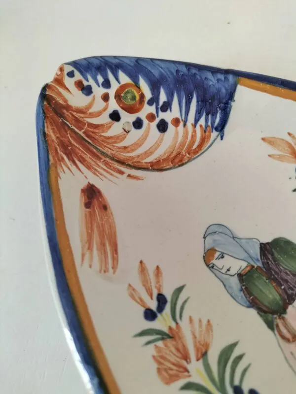 Illustration numéro 3 du produit Coupelle poisson Quimper Henriot décor breton peint à la main
