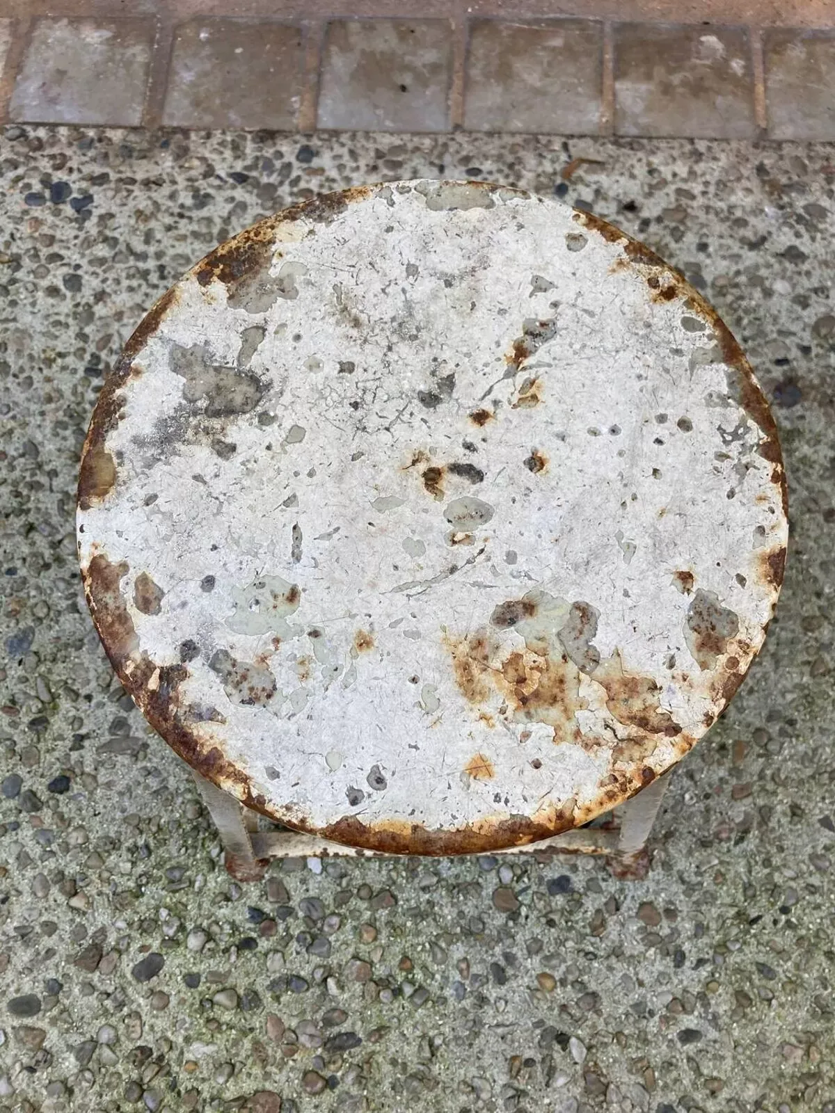 Illustration numéro 3 du produit Tabouret industriel métallique