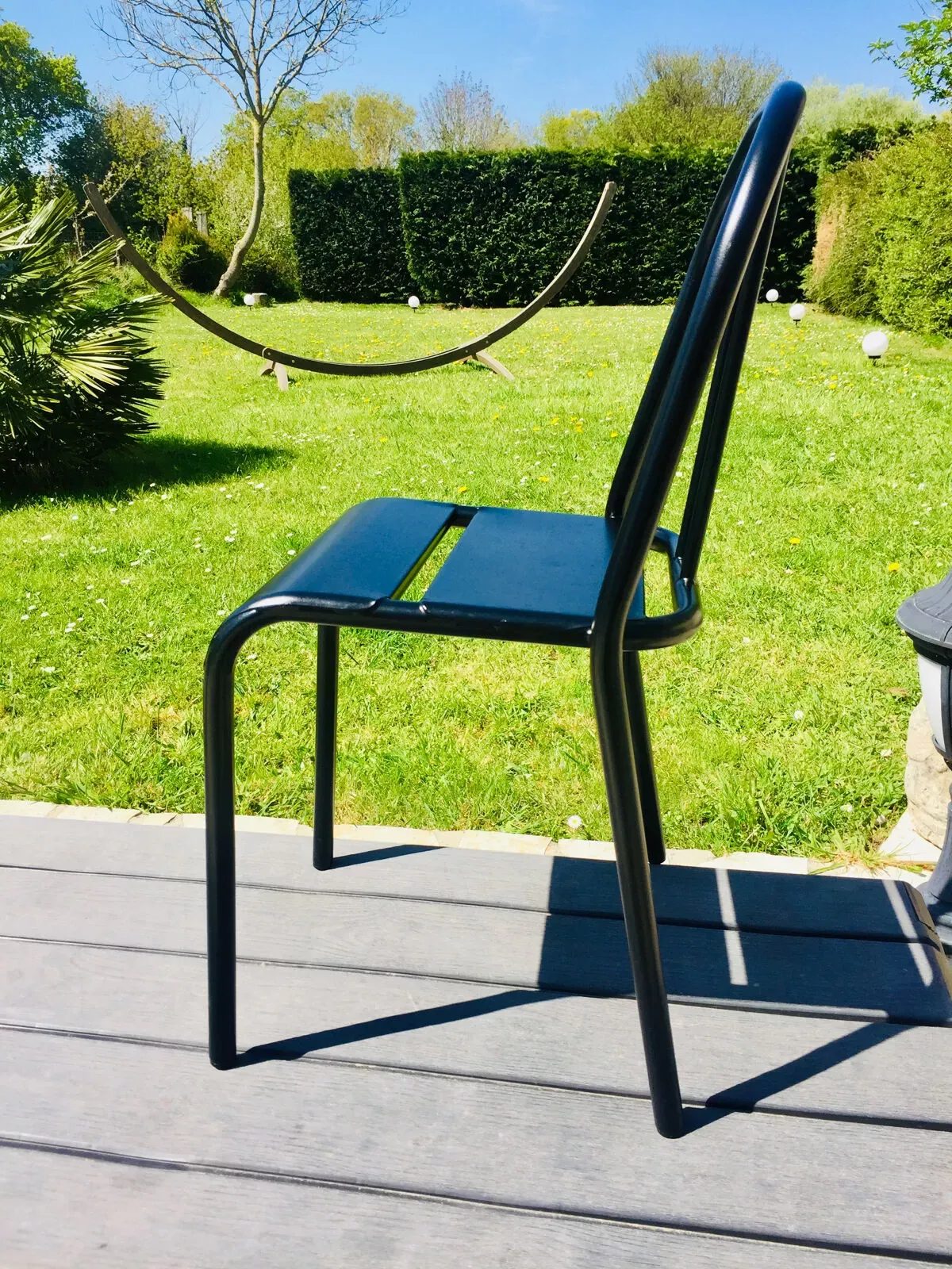 Illustration numéro 3 du produit Chaise industrielle en métal