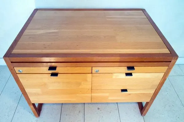 Illustration numéro 3 du produit Meuble de métier, artiste, provenance scandinave, bois massif et cuir