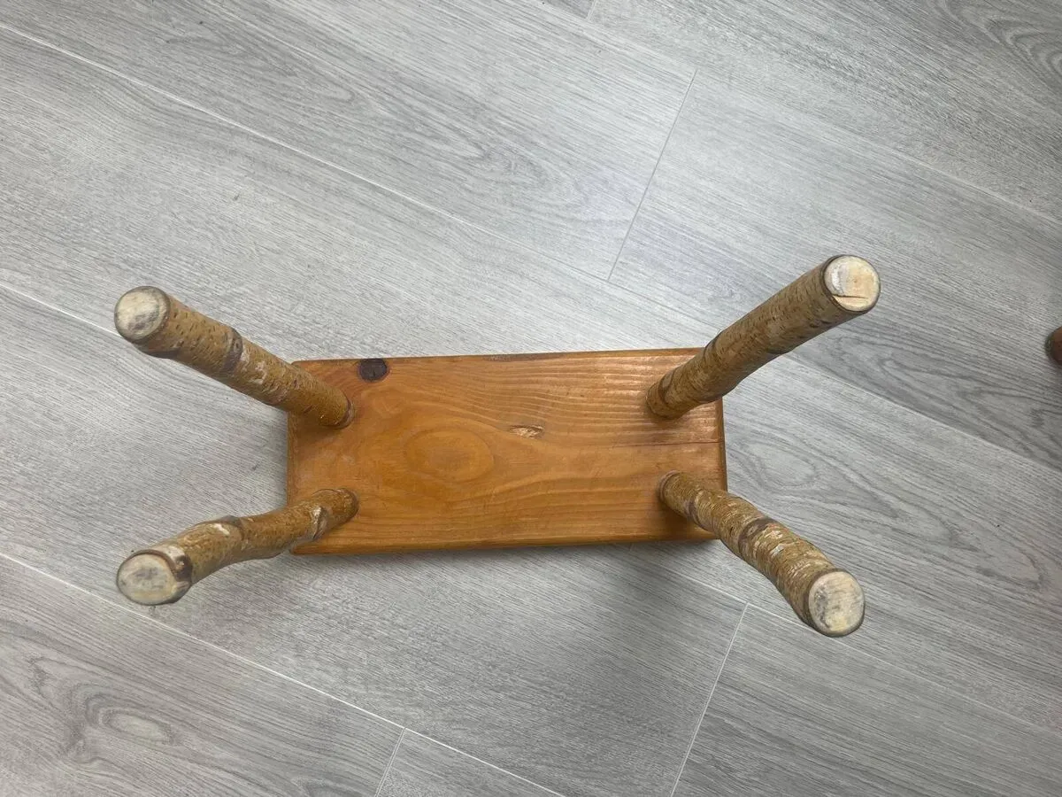 Illustration numéro 3 du produit Tabouret rectangulaire brutaliste artisanal