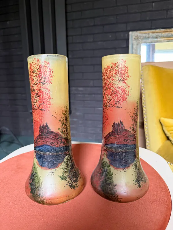 Illustration numéro 3 du produit Paire de vases en verre satiné - art nouveau