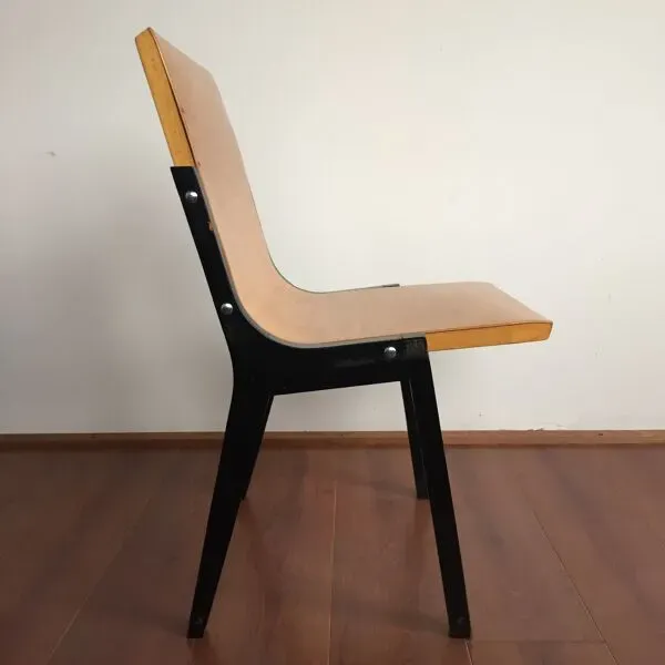 Illustration numéro 3 du produit Chaises d’église ou d’école des années 1950 en contreplaqué de hêtre et bois teinté noir par Roland Rainer
