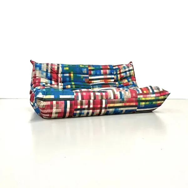 Illustration numéro 3 du produit Canapé 3 places Togo Shanghai en édition limitée, par Cristian Zuzunga pour Ligne Roset, 2012