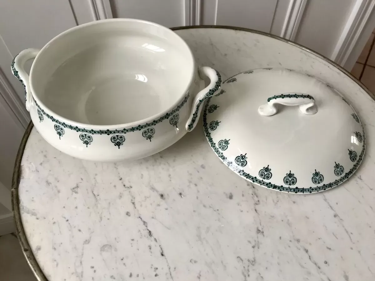 Illustration numéro 3 du produit Soupière Terre de Fer Saint-Amand fleurs bleues modèle ''Nancy'' années 30-40