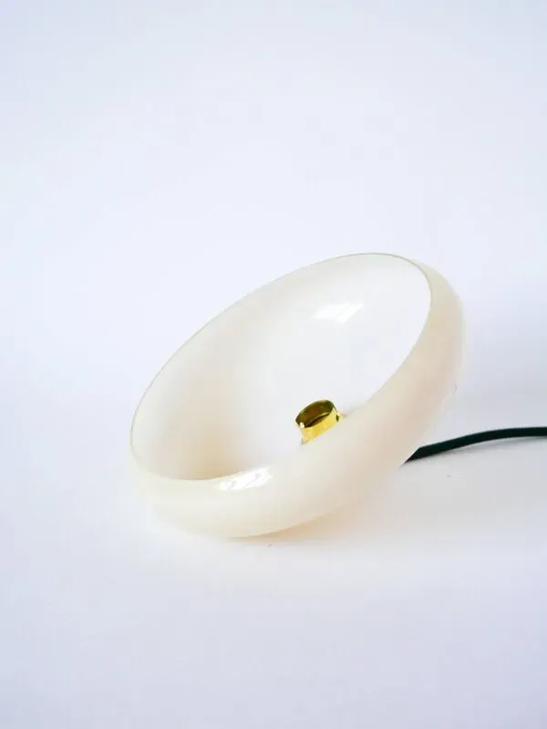 Illustration numéro 3 du produit Suspension en opaline beige, 1950