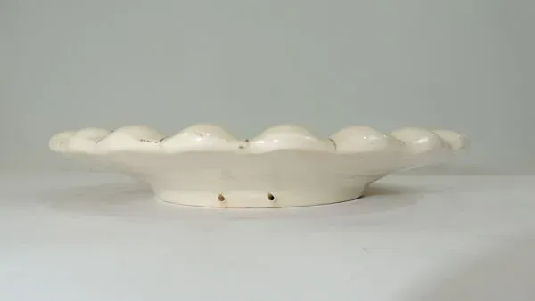 Illustration numéro 3 du produit Plat céramique ''gallones'' signée vintage