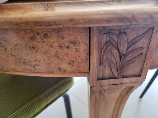 Illustration numéro 3 du produit Table et 10 chaises de style Art Nouveau