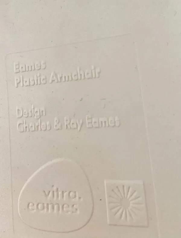 Illustration numéro 3 du produit Fauteuil chaise à bascule Eames Plastic Armchair RE RAR