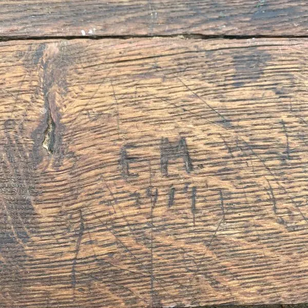 Illustration numéro 3 du produit Bureau d’écolier ancien en bois et fonte