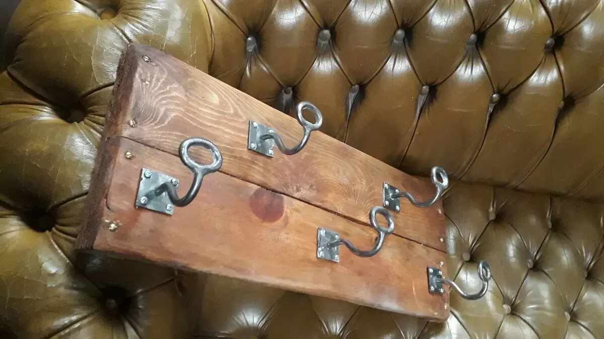 Illustration numéro 3 du produit Portemanteau mural 1960