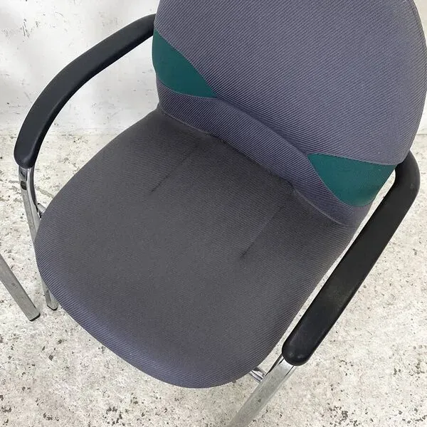 Illustration numéro 3 du produit Paire de chaises modele Persona édition VITRA Design Mario Bellini