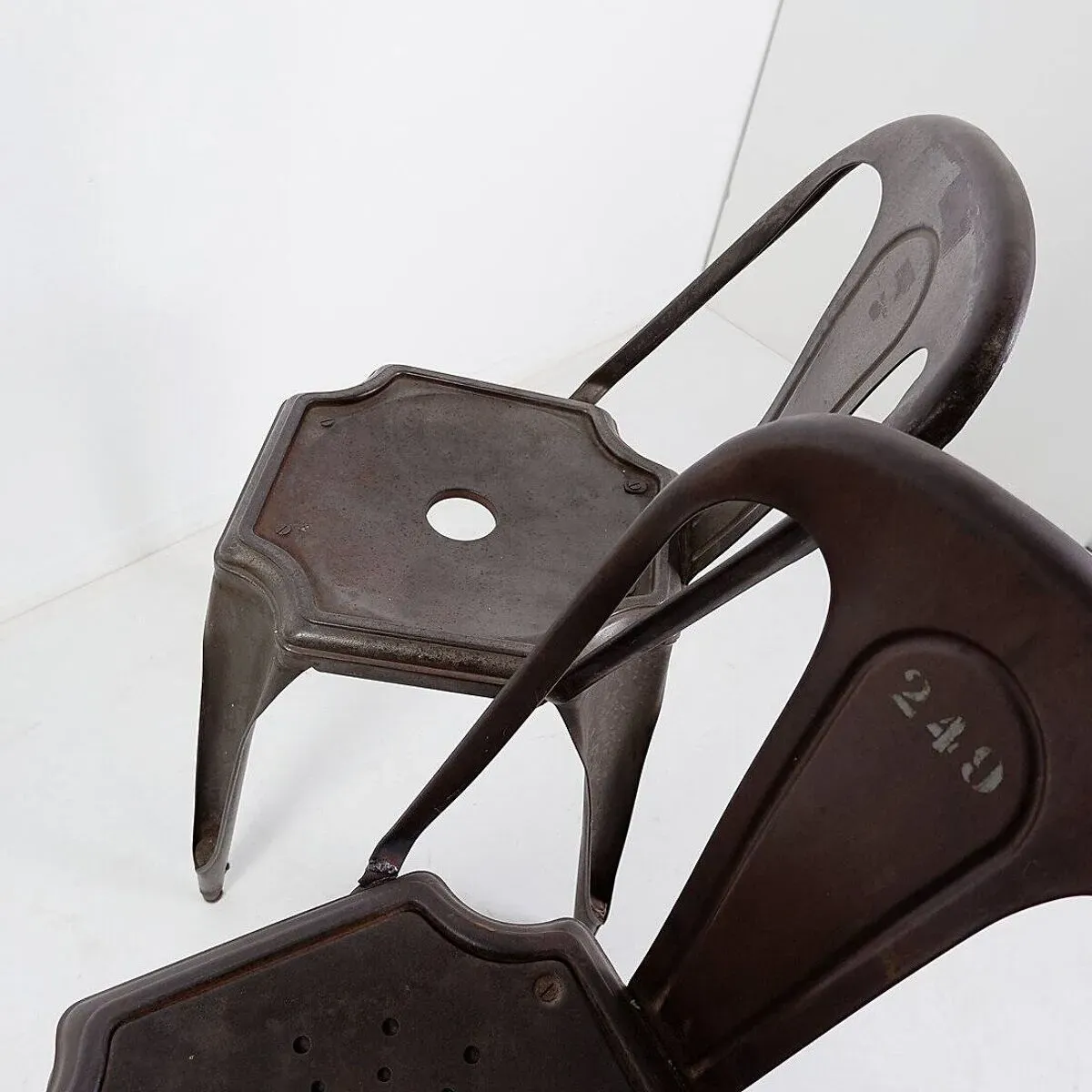 Illustration numéro 3 du produit 4 chaises en métal par Fibrocit, Belgique 1950