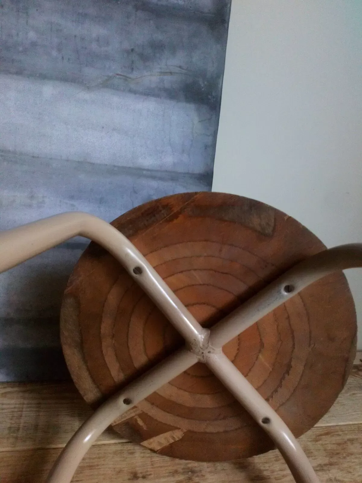 Illustration numéro 3 du produit Tabouret d'atelier pieds en tubes métal industriels