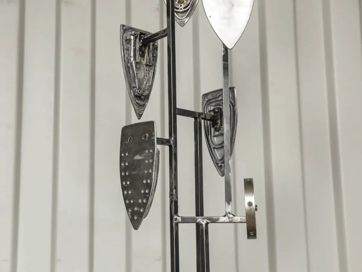 Illustration numéro 3 du produit Porte chapeau monteau French Hat Hanger handcrafted industrial vintage