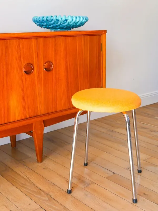 Illustration numéro 3 du produit Tabouret en chrome et laine bouillie, orange, 1970