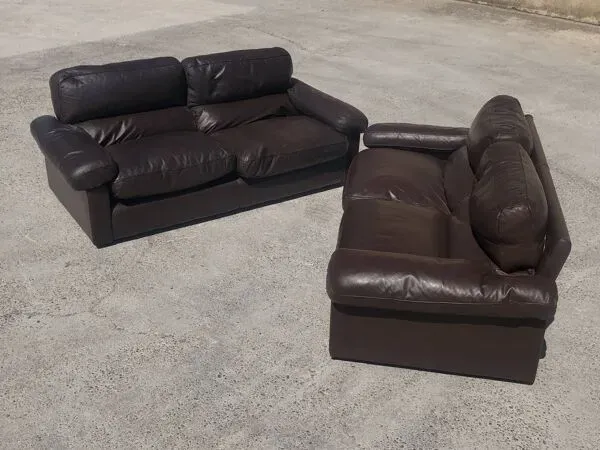 Illustration numéro 3 du produit Paire de canapés en cuir modèle ''Petronio'' de Tito Agnoli pour Poltrona Fra