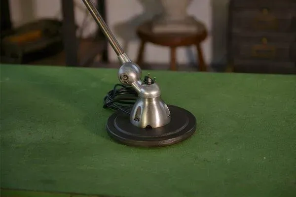 Illustration numéro 3 du produit Lampe Jieldé 2 bras réglables sur socle par Jean-Louis Domecq 1950’s