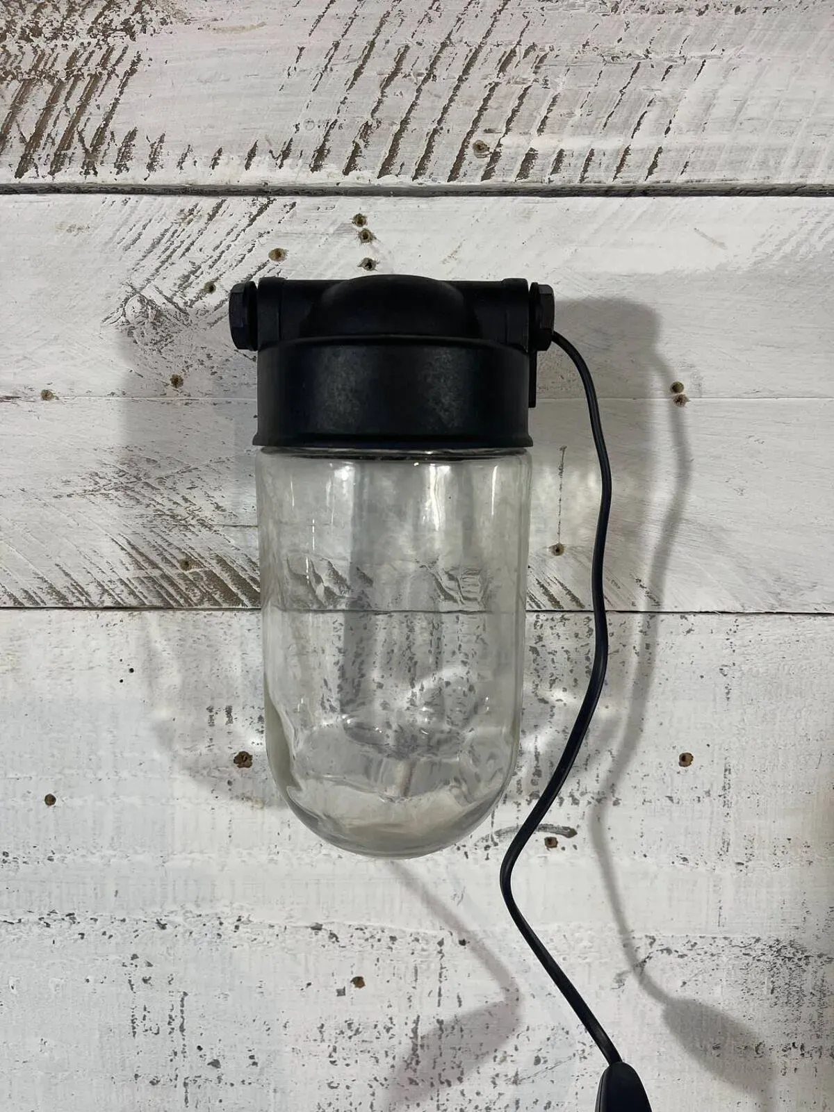 Illustration numéro 3 du produit Applique en verre et bakélite