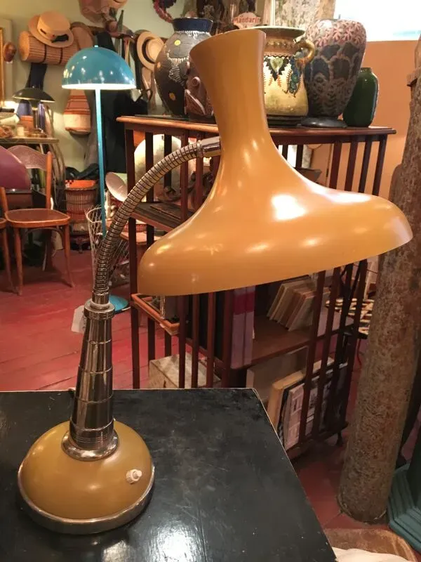 Illustration numéro 3 du produit Lampe de bureau années 50