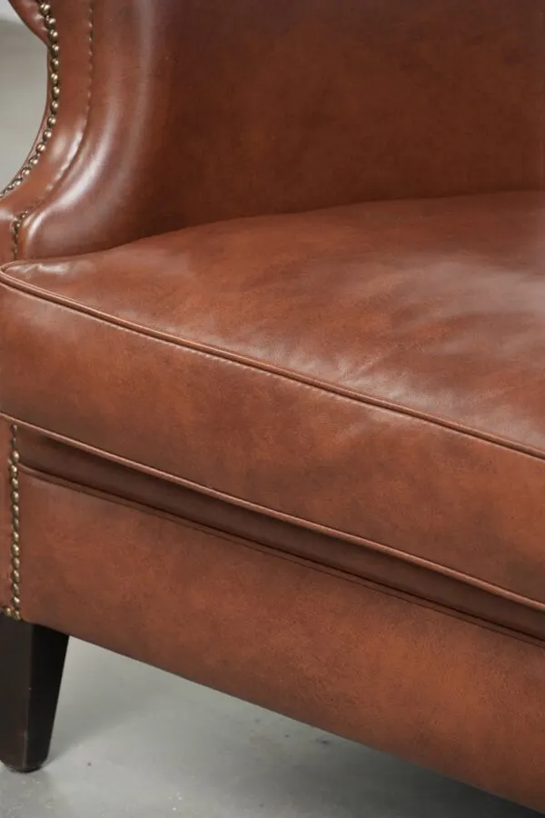 Illustration numéro 3 du produit Fauteuil club en cuir de vache confortable couleur cognac dans le style anglais