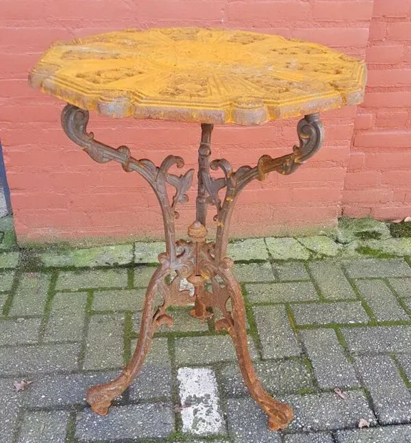 Illustration numéro 3 du produit Table de jardin en fonte Art Nouveau table de bistrot