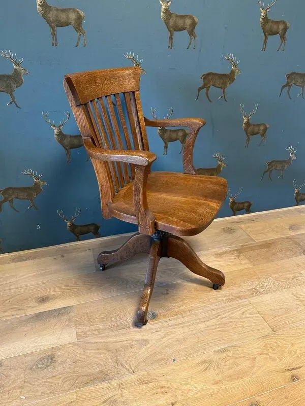 Illustration numéro 3 du produit Chaise de bureau en chêne ancien