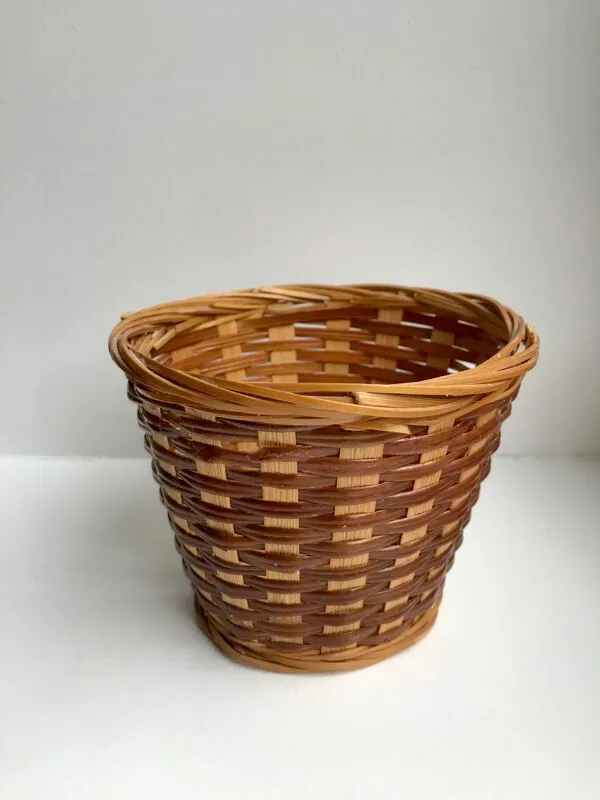 Illustration numéro 3 du produit Cache-pot en rotin & osier plantes années 70
