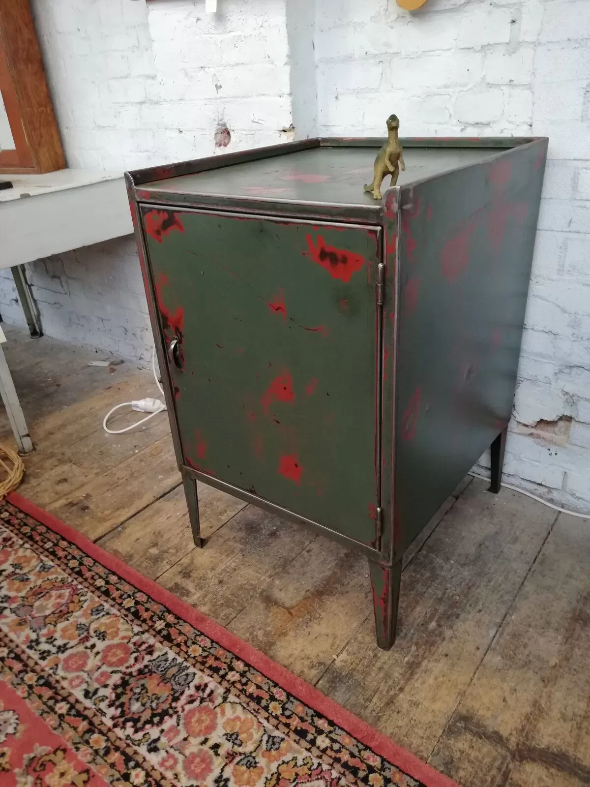 Illustration numéro 3 du produit Placard industriel, meuble d'atelier en tôle