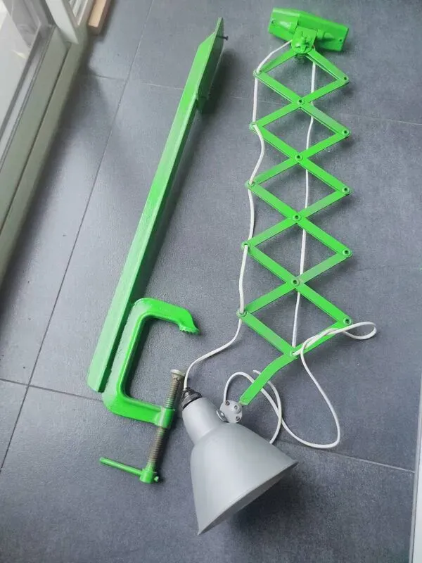 Illustration numéro 3 du produit Lampe industrielle ciseaux accordéon