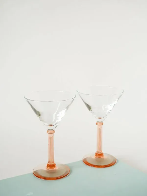 Illustration numéro 3 du produit lot de 6 verres à cocktail à pieds travaillés, Rose, Made in France, 1970