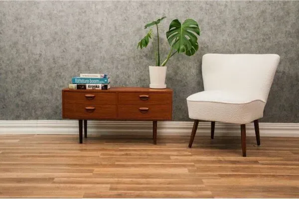 Illustration numéro 3 du produit Chaise cocktail bouclée, années 1950