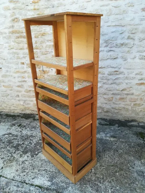 Illustration numéro 3 du produit Meuble de métier a tiroirs