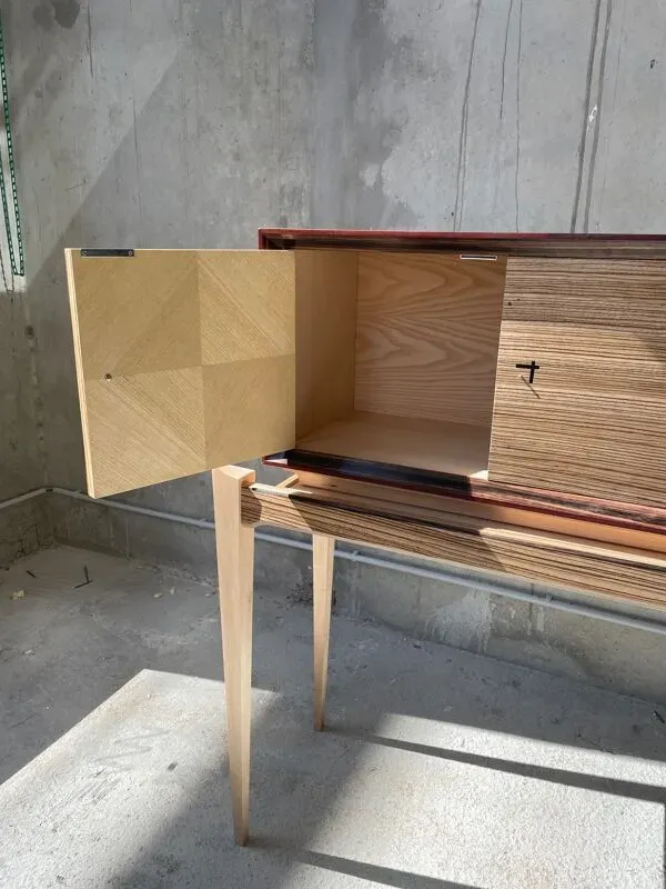 Illustration numéro 3 du produit Cabinet contemporain artisanal