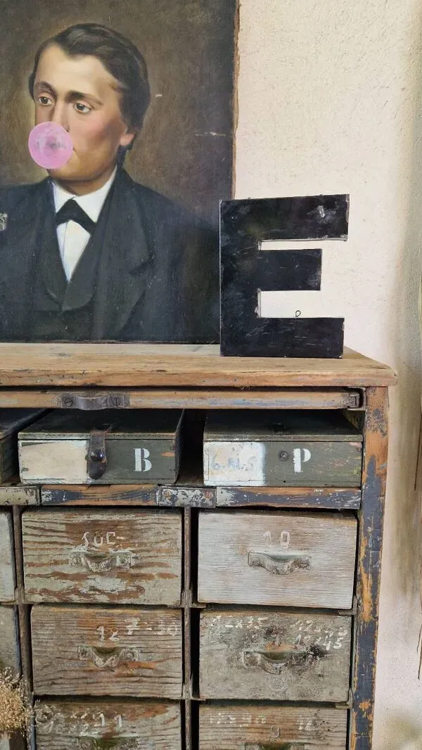 Illustration numéro 3 du produit Meuble de métier