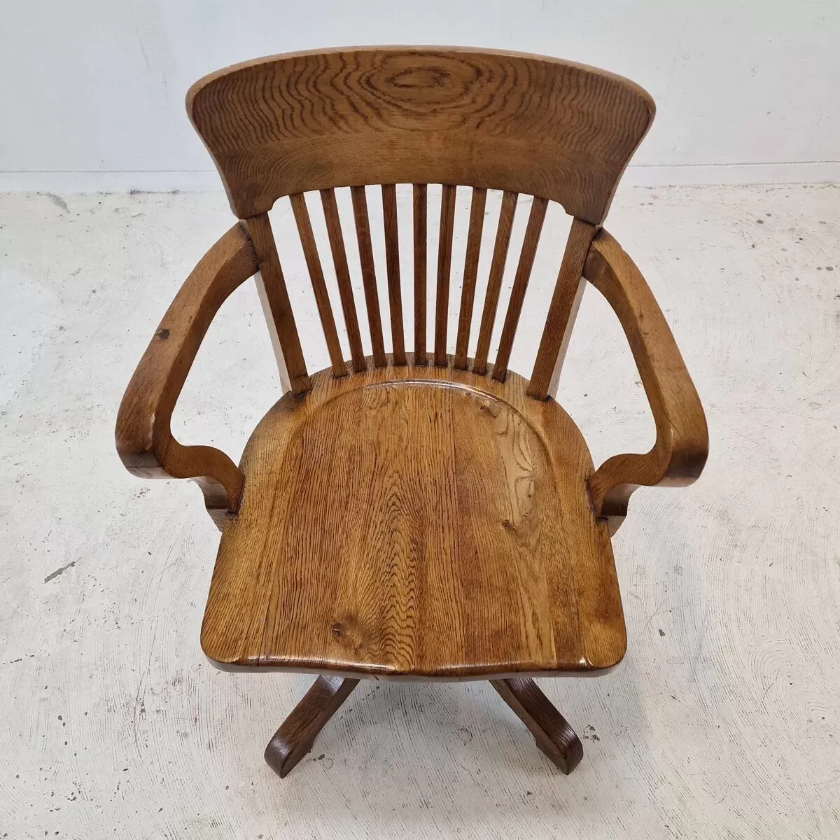 Illustration numéro 3 du produit Industrial Oak Swivel Chair, 1900's