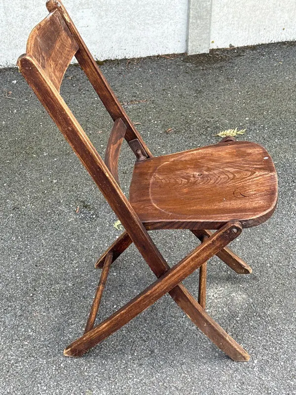 Illustration numéro 3 du produit Chaise pliante vintage en bois patiné