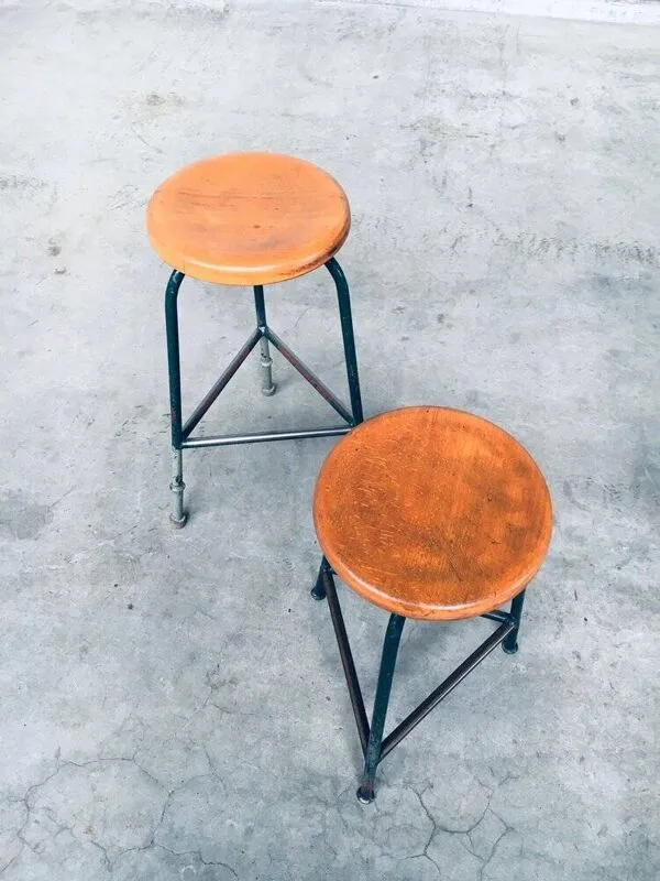 Illustration numéro 3 du produit Set of Industrial Green Tripod Stool Set, Belgium, 1950s