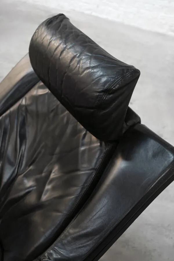 Illustration numéro 3 du produit Fauteuil pivotant et repose-pieds par Takashi Okamura pour Nelo Möbel Suède